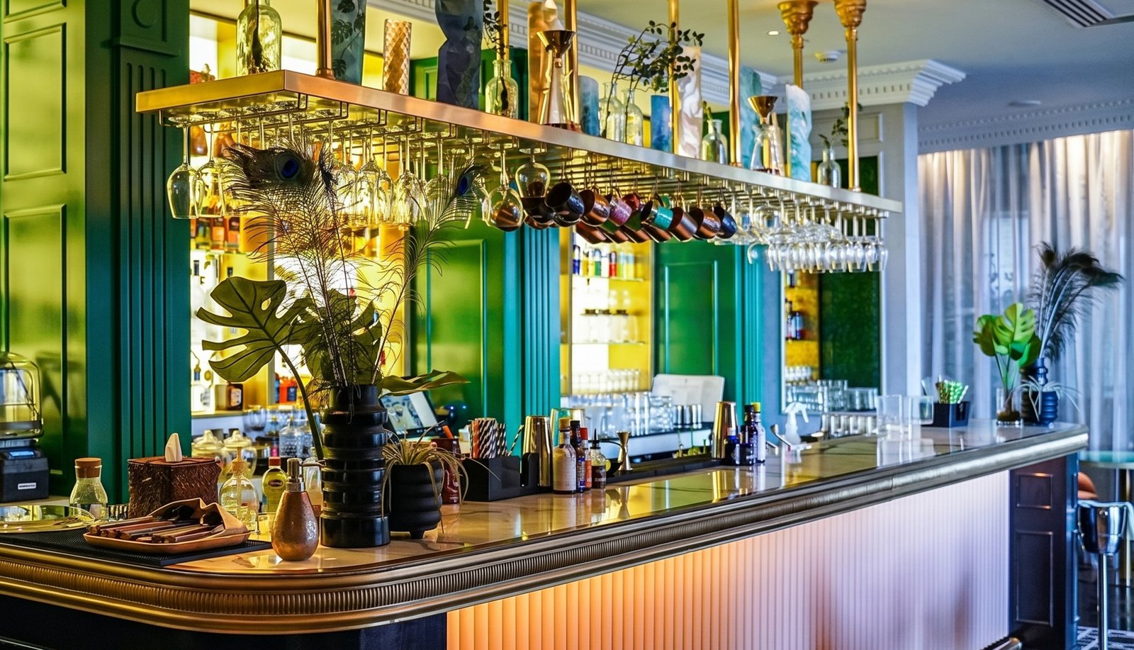 Vibrant Nightlife and Cocktails